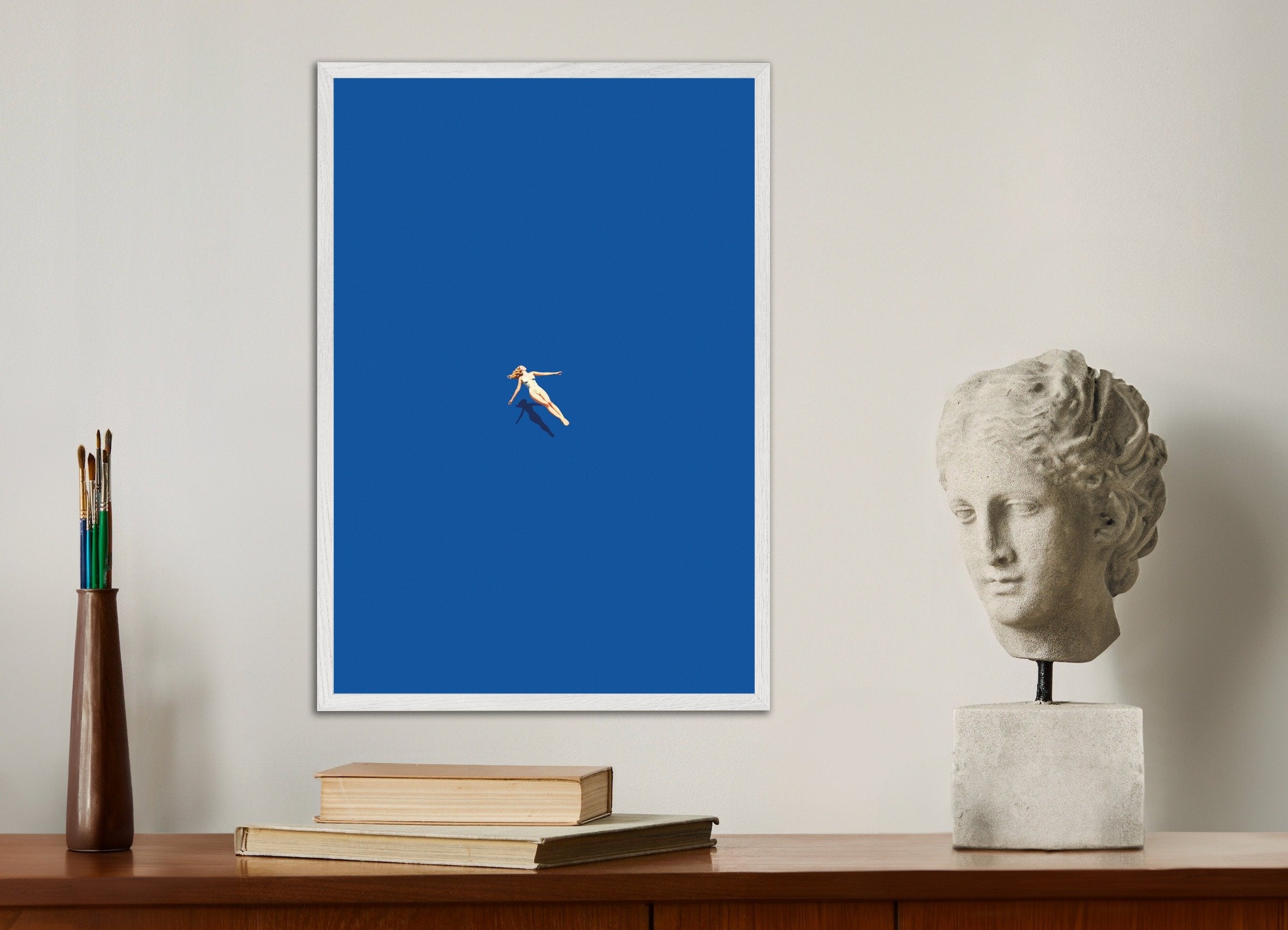 Kvinna flytande på vatten, SPA-poster