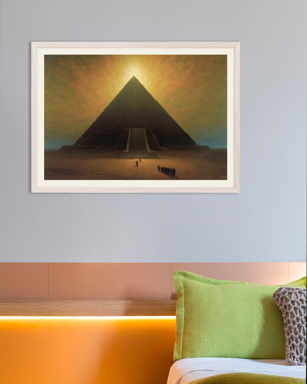 Poster med Atmosfärisk, mörk och mystisk, Den stora pyramiden, med vit träram