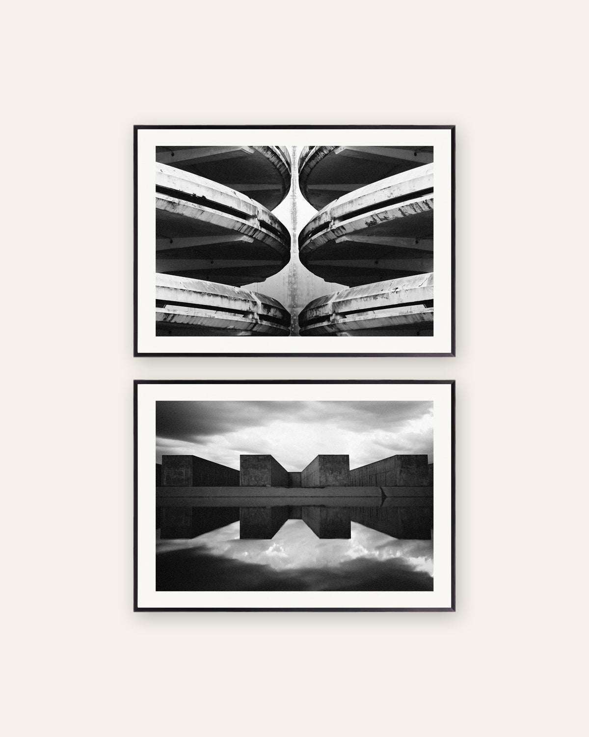 Brutalism-posters, set med 2: symmetri, i svarta metallramar
