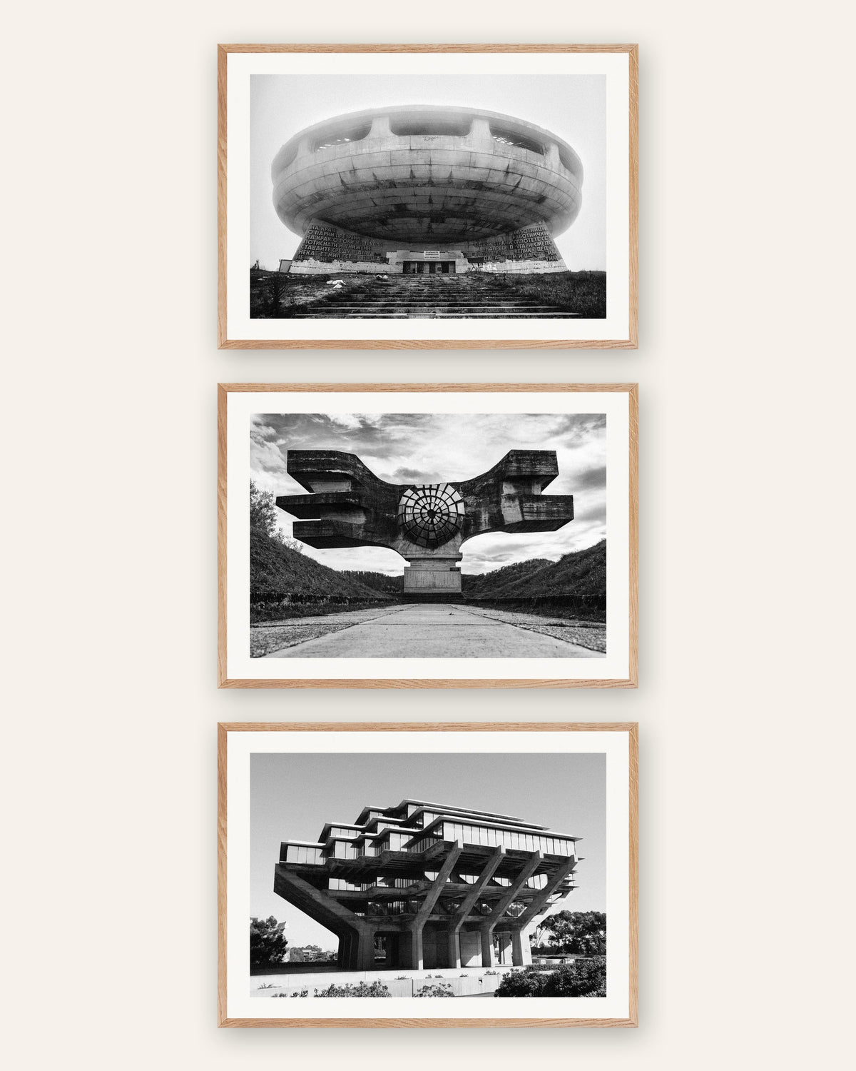 Brutalism-posters, set med 3: landmärken i betong, i ramar av naturek