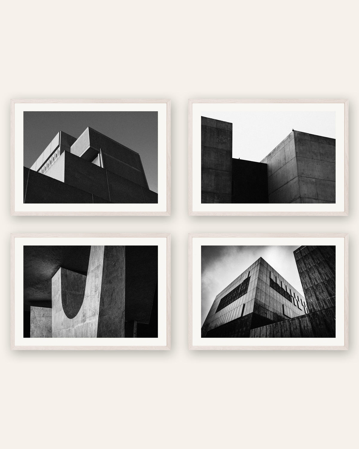 Brutalism-posters, set med 4: minimalistiska betongvolymer, i vita ekramar