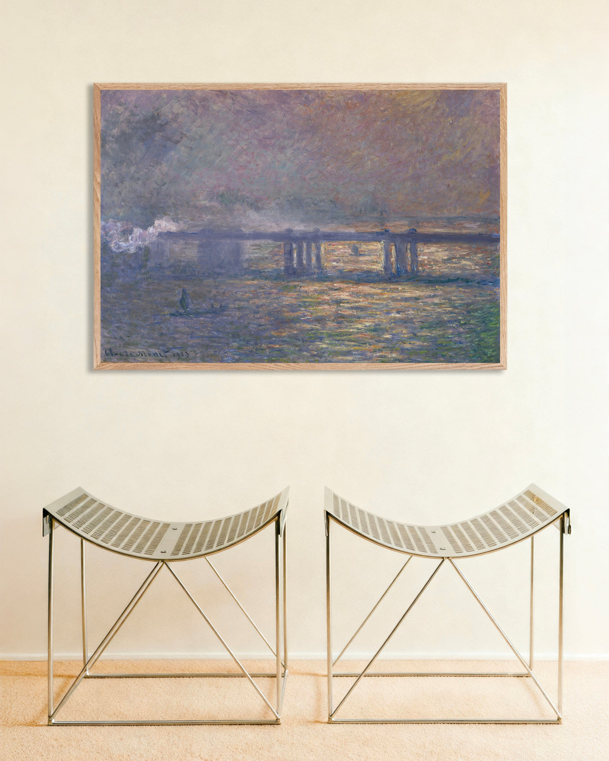 Poster Charing Cross Bridge (1903) av Claude Monet med ram i naturträ