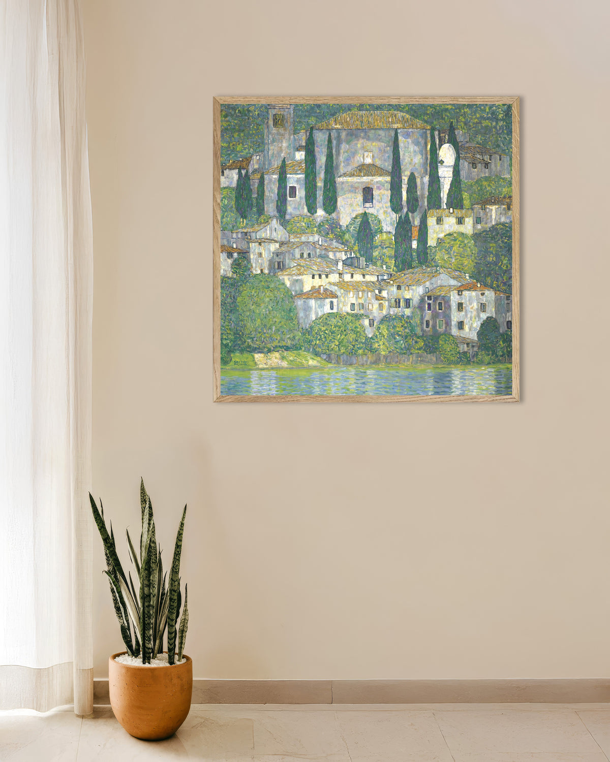 Poster Kyrka i Cassone (Landskap med cypresser) (1913) av Gustav Klimt med ram i naturträ