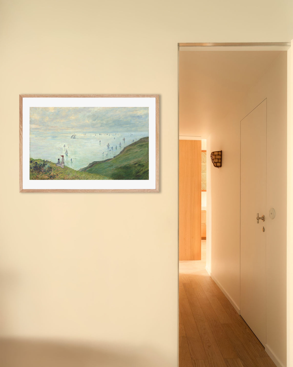 Poster Klippor vid Pourville (1882) av Claude Monet med ram i naturträ