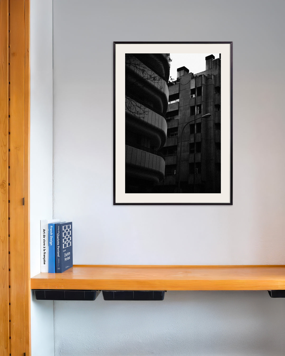 Poster ”Böjd fasad och betongtorn”, med metallram