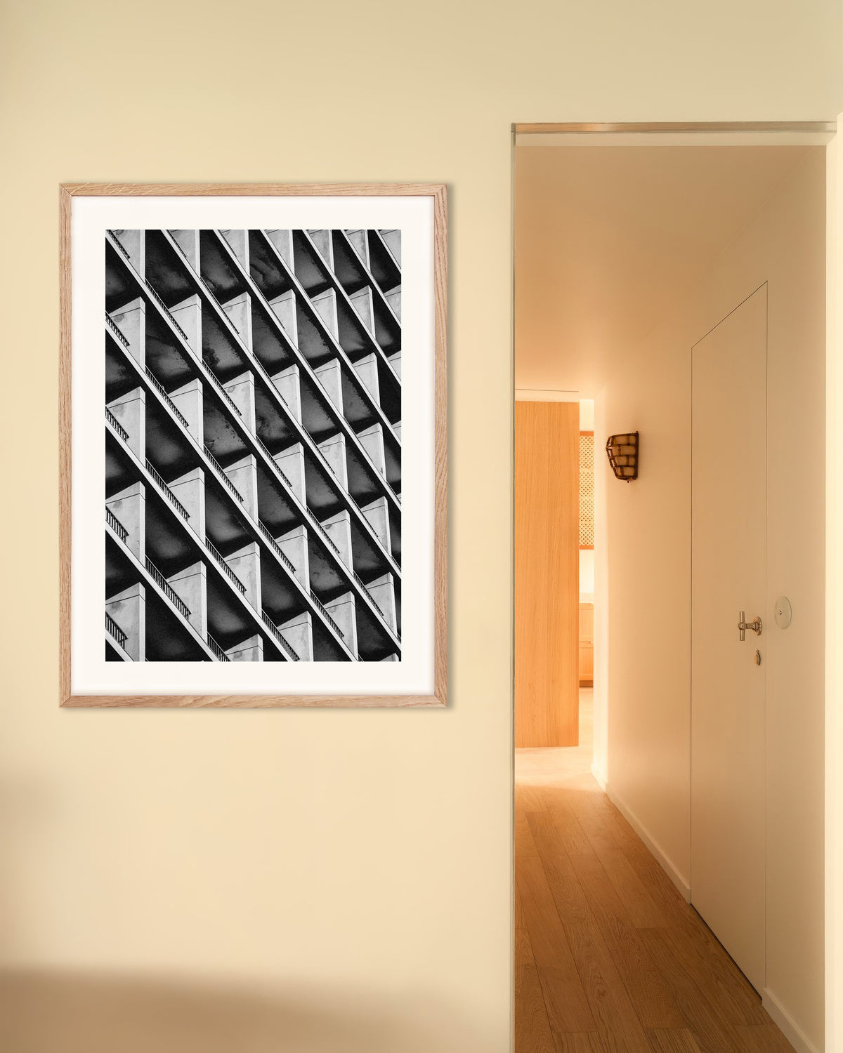 Poster ”Balkongernas diagonala rytm”, med ram i naturträ