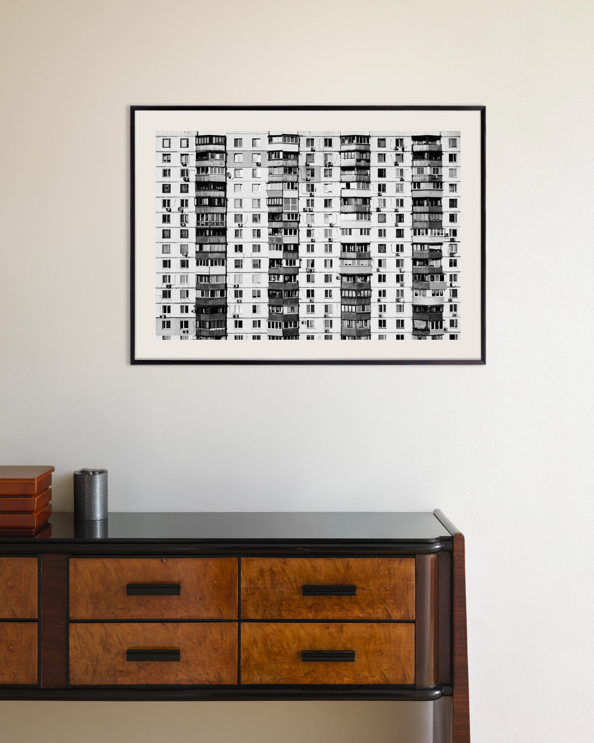 Poster ”Ändlöst bostadshus”, med metallram