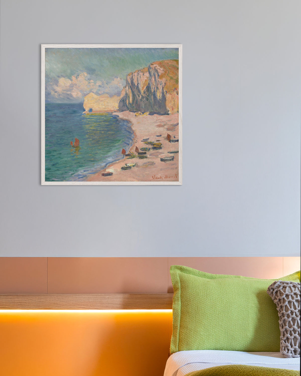 Poster Étretat, stranden och Falaise d'Amont (1885) av Claude Monet med vit träram