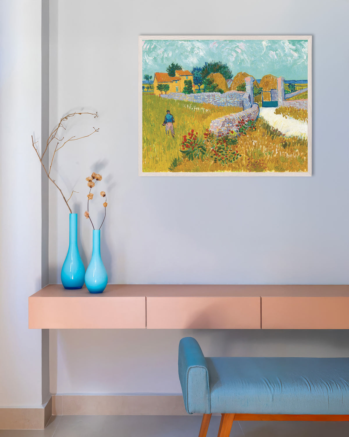Poster av Bondgård i Provence (1888) av Vincent van Gogh, med vit träram
