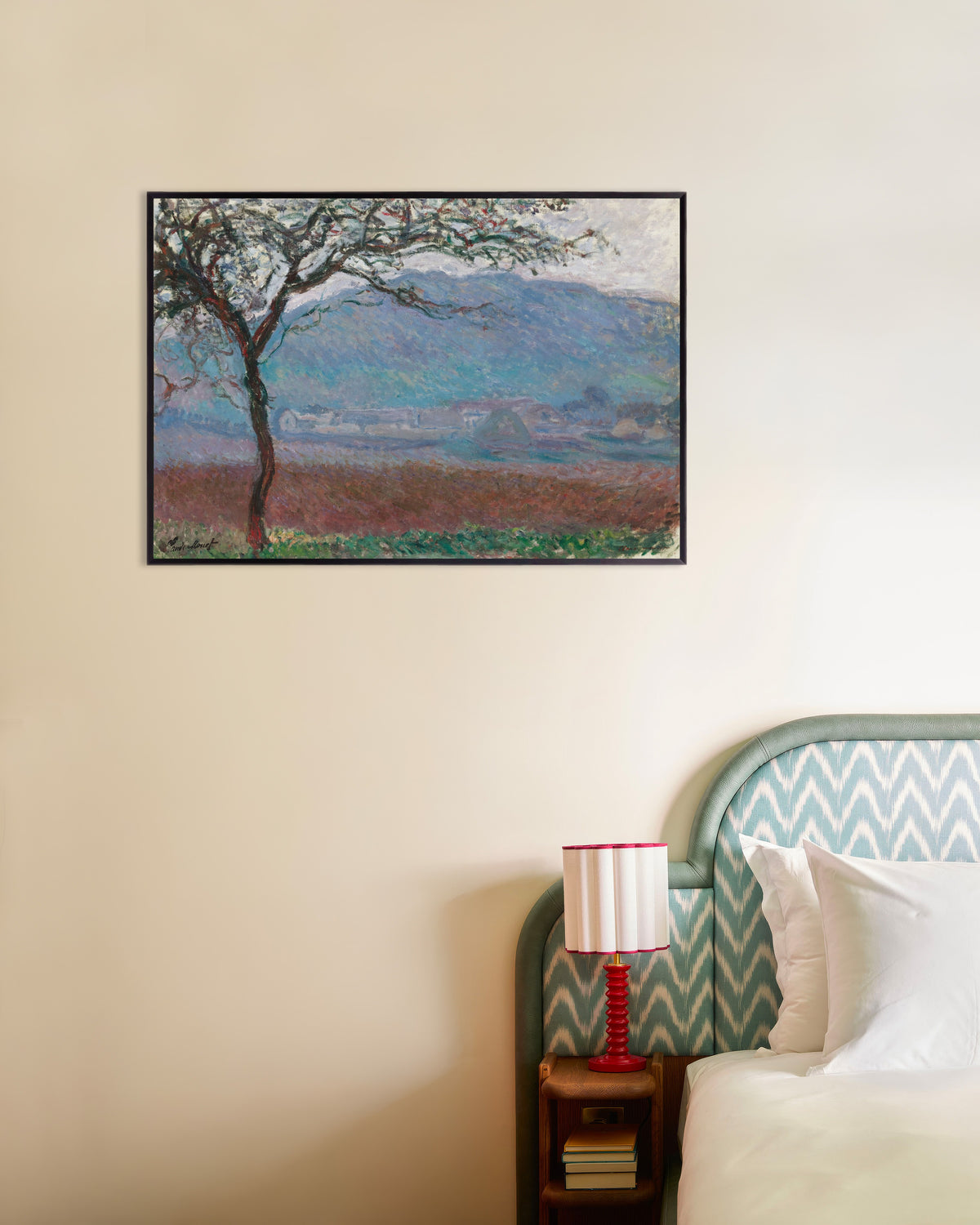 Poster Fält vid Giverny (1887) av Claude Monet med metallram