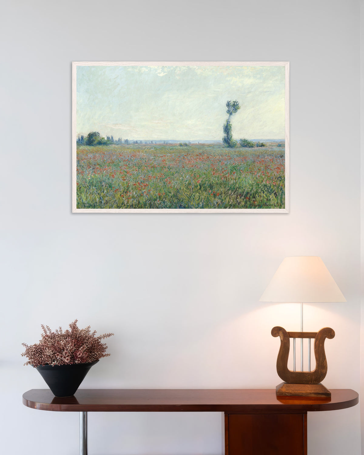 Poster Vallmofält av Claude Monet med vit träram