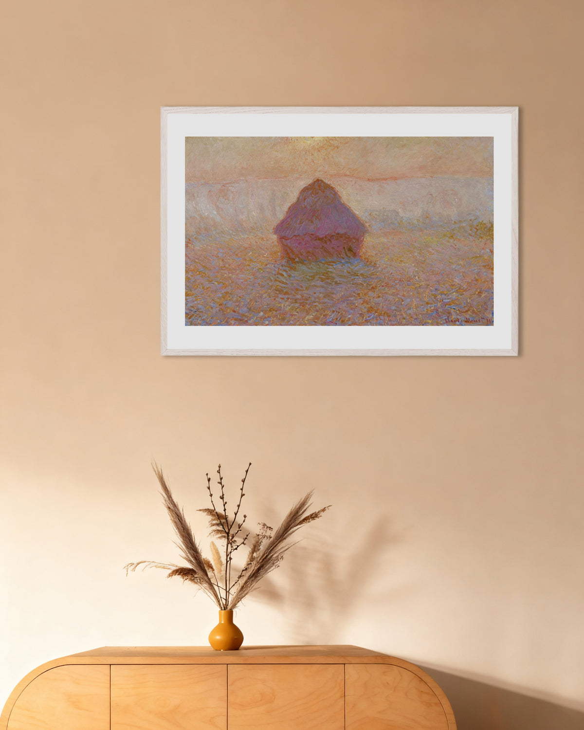 Poster Sädesstack, sol i dimman (1891) av Claude Monet med vit träram
