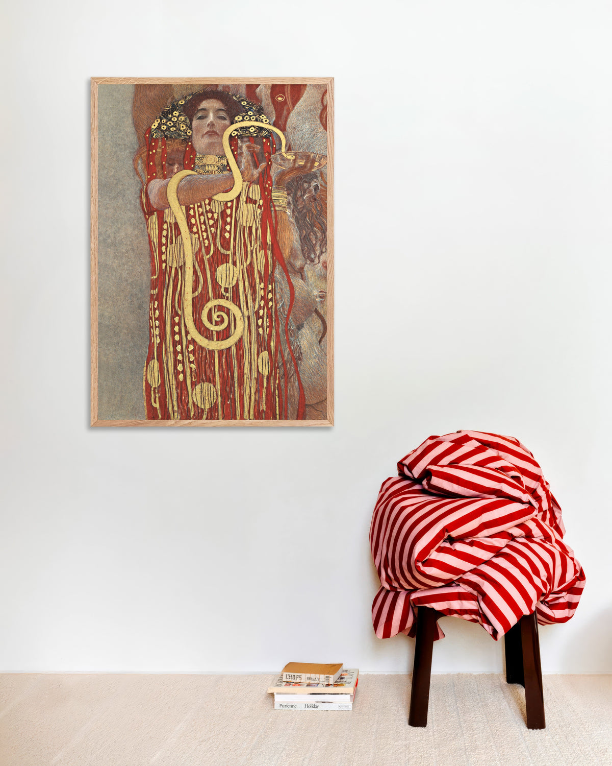 Poster Hygieia, detalj ur Medicinen (1907) av Gustav Klimt med ram i naturträ