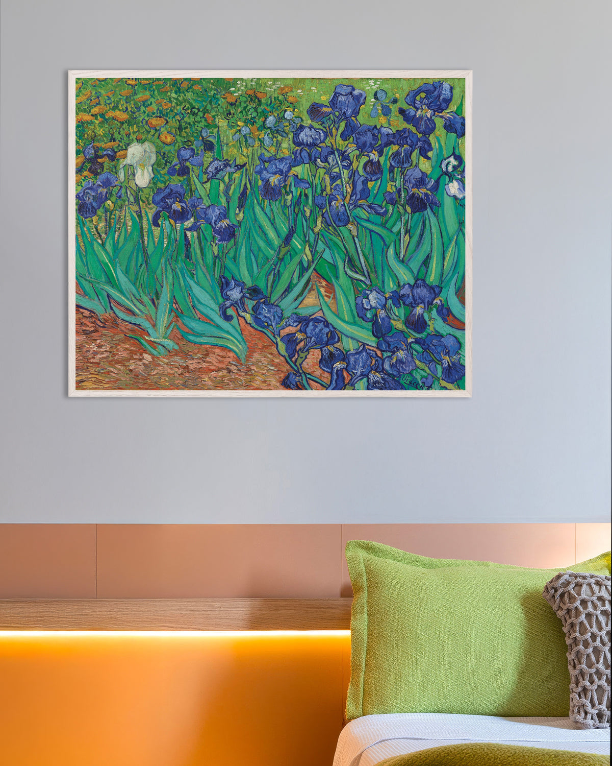 Poster av Irisar (1889) av Vincent van Gogh, med vit träram