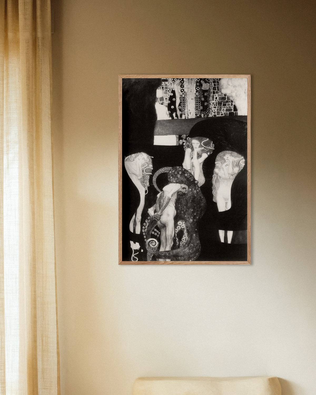 Poster Jurisprudensen (1907) av Gustav Klimt med ram i naturträ