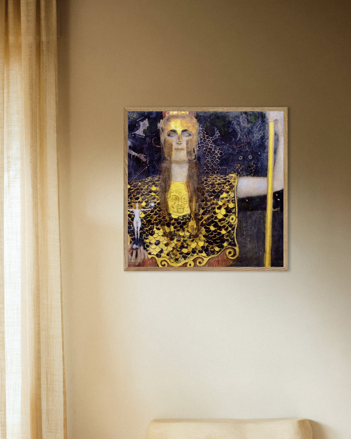 Poster med Pallas Athena (1898) av Gustav Klimt, med ram i naturträ