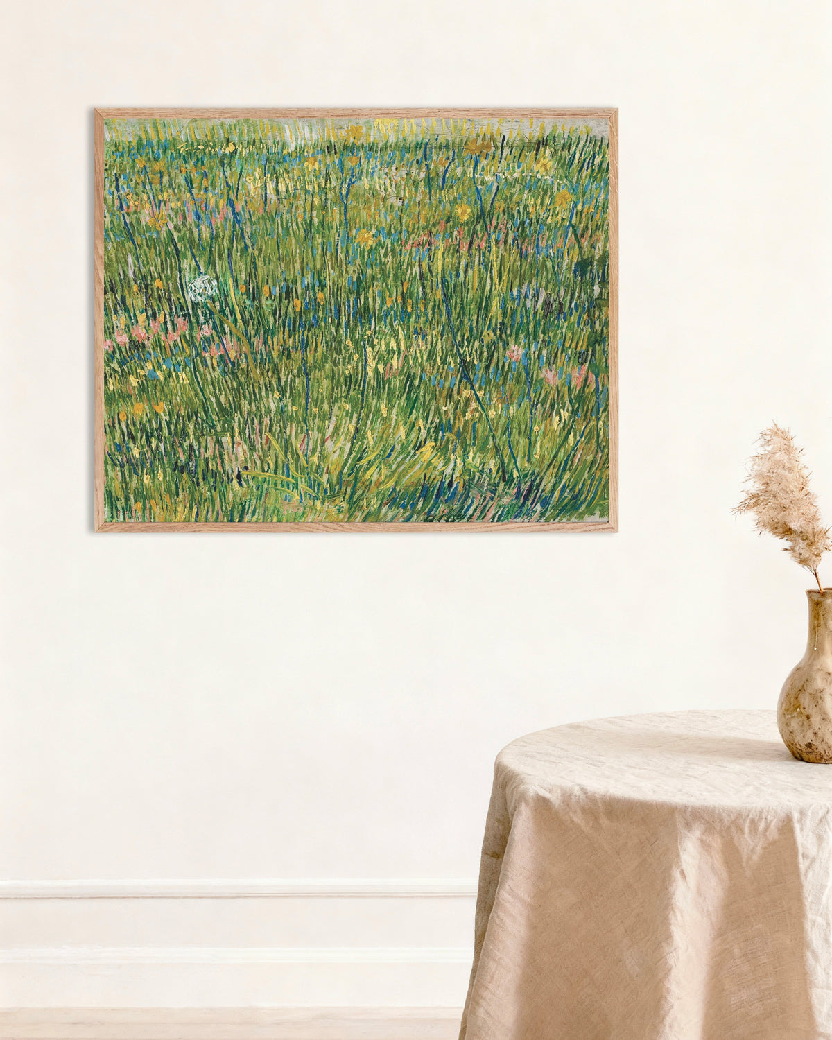 Poster med Gräsplätt (1887) av Vincent van Gogh, med ram i naturträ