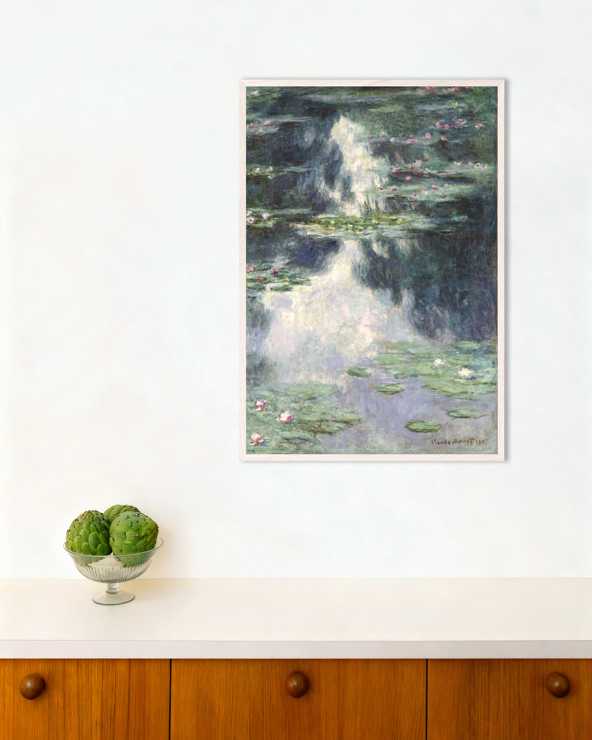 Poster Damm med näckrosor (1907) av Claude Monet med vit träram