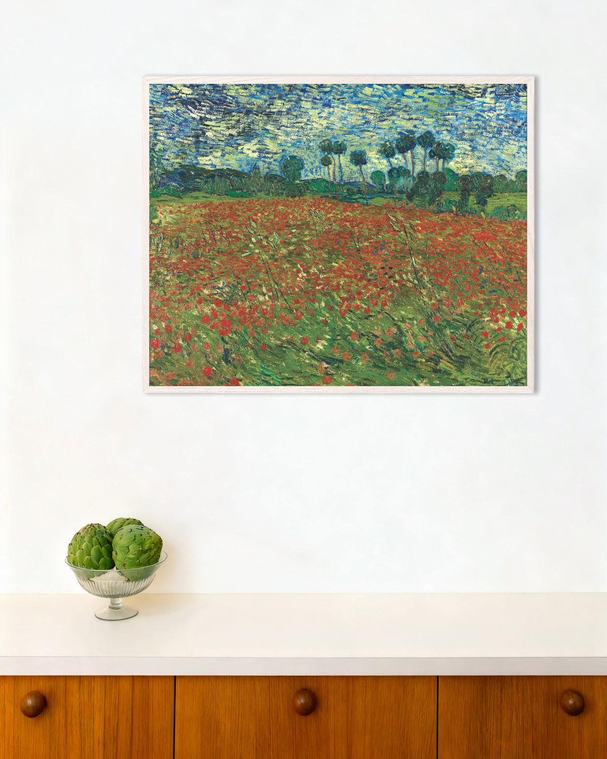 Poster av Vallmofält (1890) av Vincent van Gogh, med vit träram