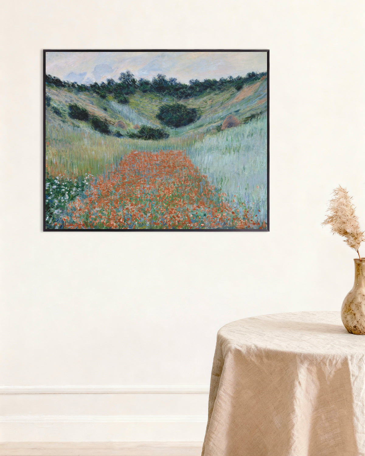 Poster Vallmofält i en sänka nära Giverny (1885) av Claude Monet med metallram