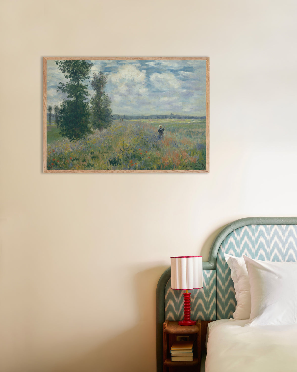 Poster Vallmofält nära Argenteuil (1875) av Claude Monet med ram i naturträ
