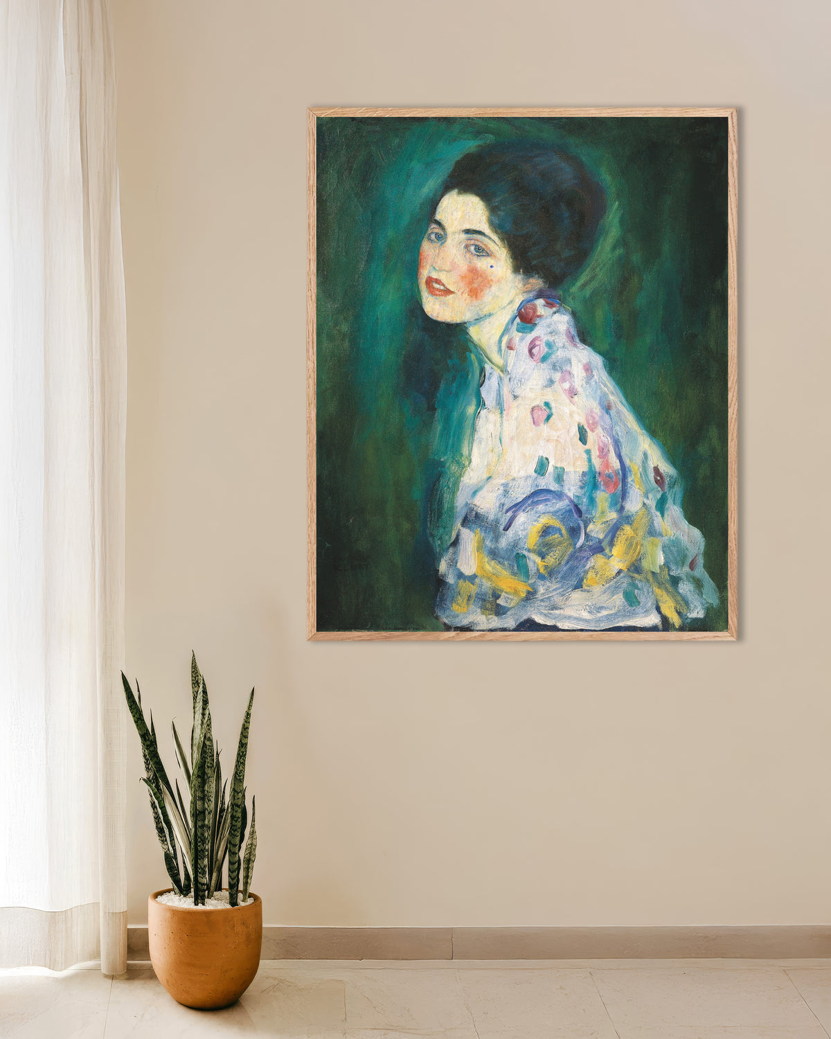 Poster Porträtt av en dam (1916–1917) av Gustav Klimt med ram i naturträ