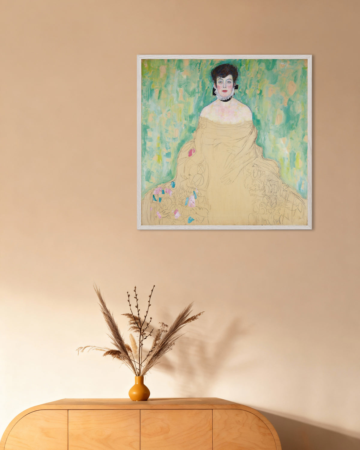 Poster Porträtt av Amalie Zuckerkandl (1917) av Gustav Klimt med vit träram
