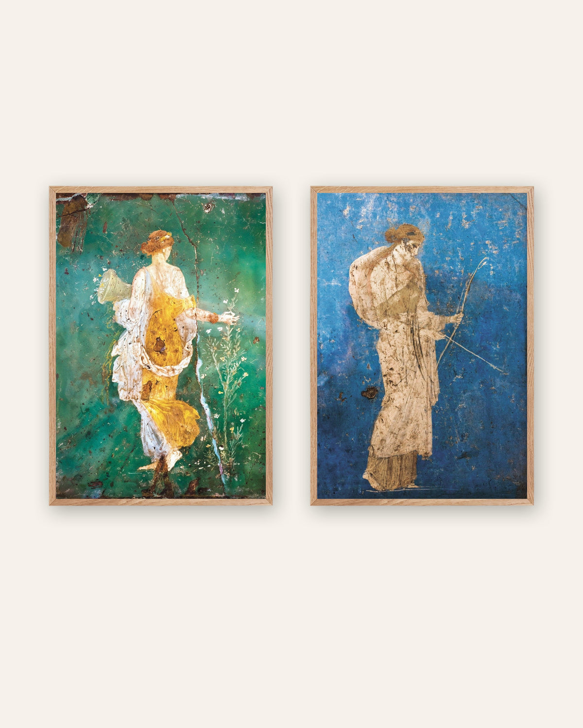 Set med 2 posters med romerska fresker, Flora och Artemis, i naturfärgade träramar