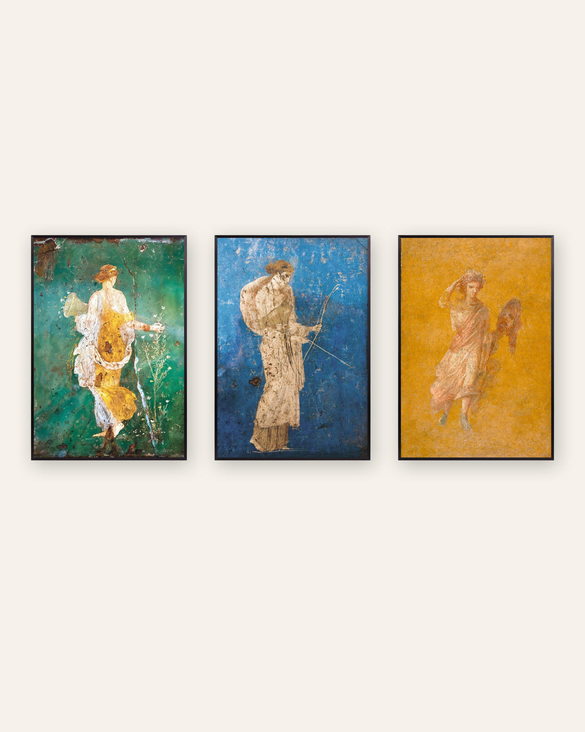 Set med 3 posters med romerska fresker, Flora, Artemis och Melpomene, i svarta metallramar