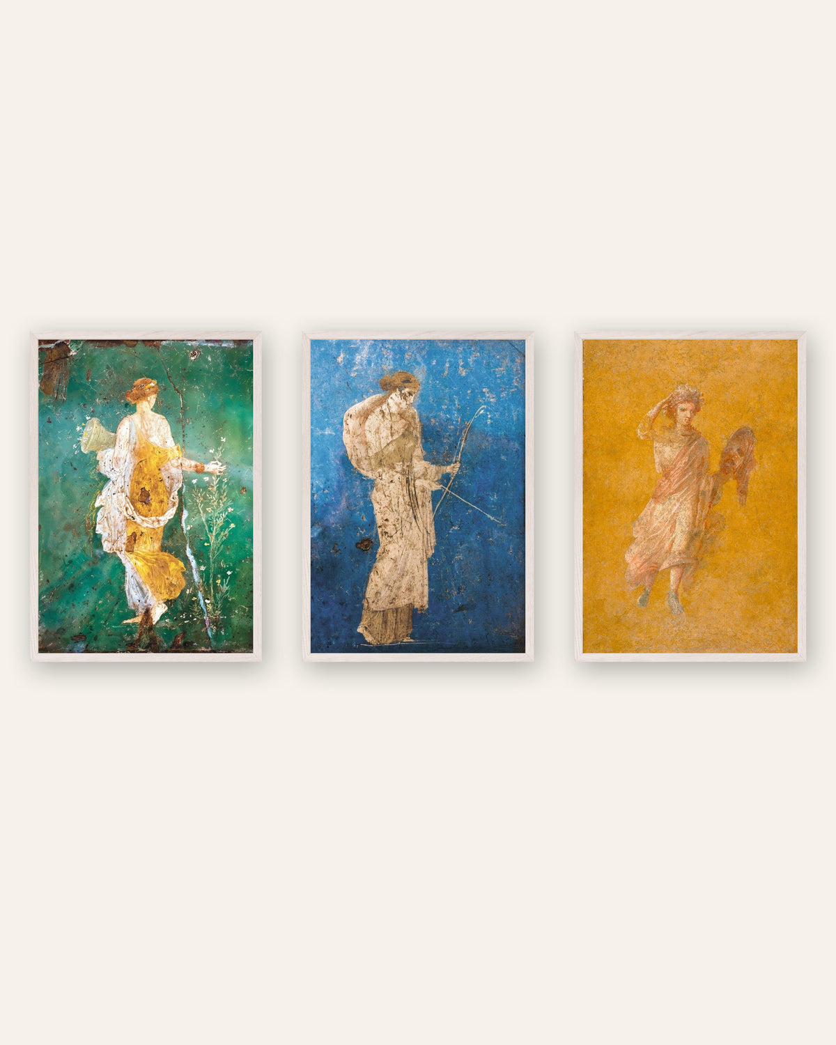 Set med 3 posters med romerska fresker, Flora, Artemis och Melpomene, i vita träramar