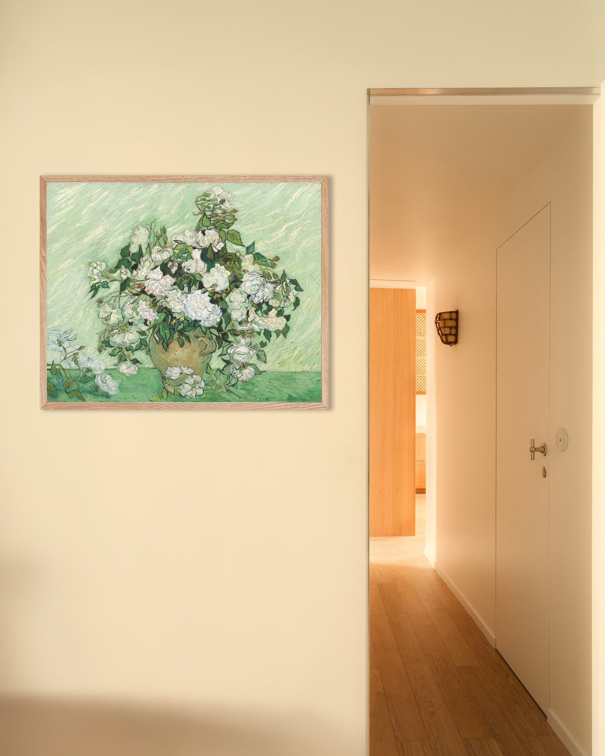 Poster med Roser (1890) av Vincent van Gogh, med träram i naturträ