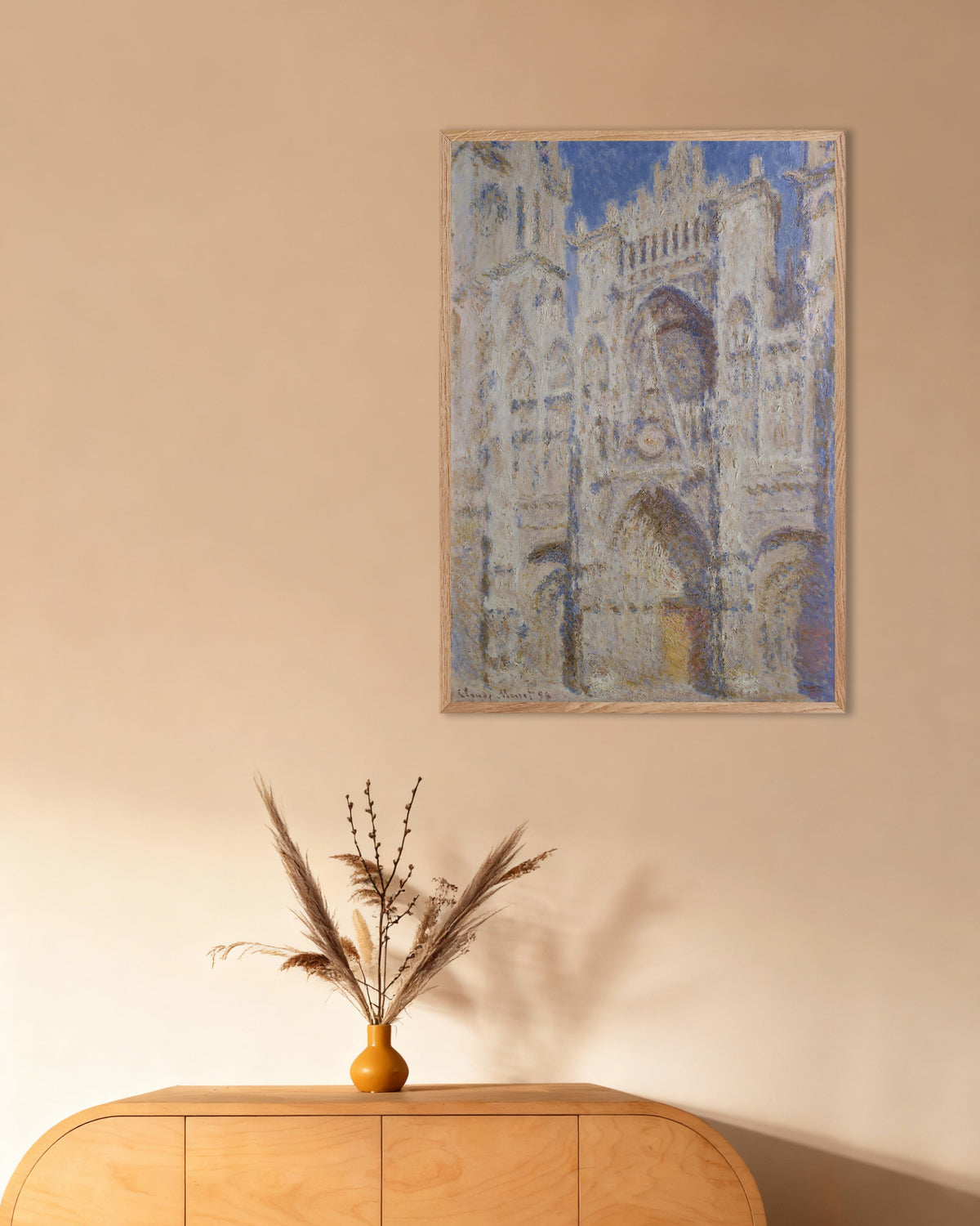 Poster Katedralen i Rouen, portalen i solljus (1894) av Claude Monet med ram i naturträ