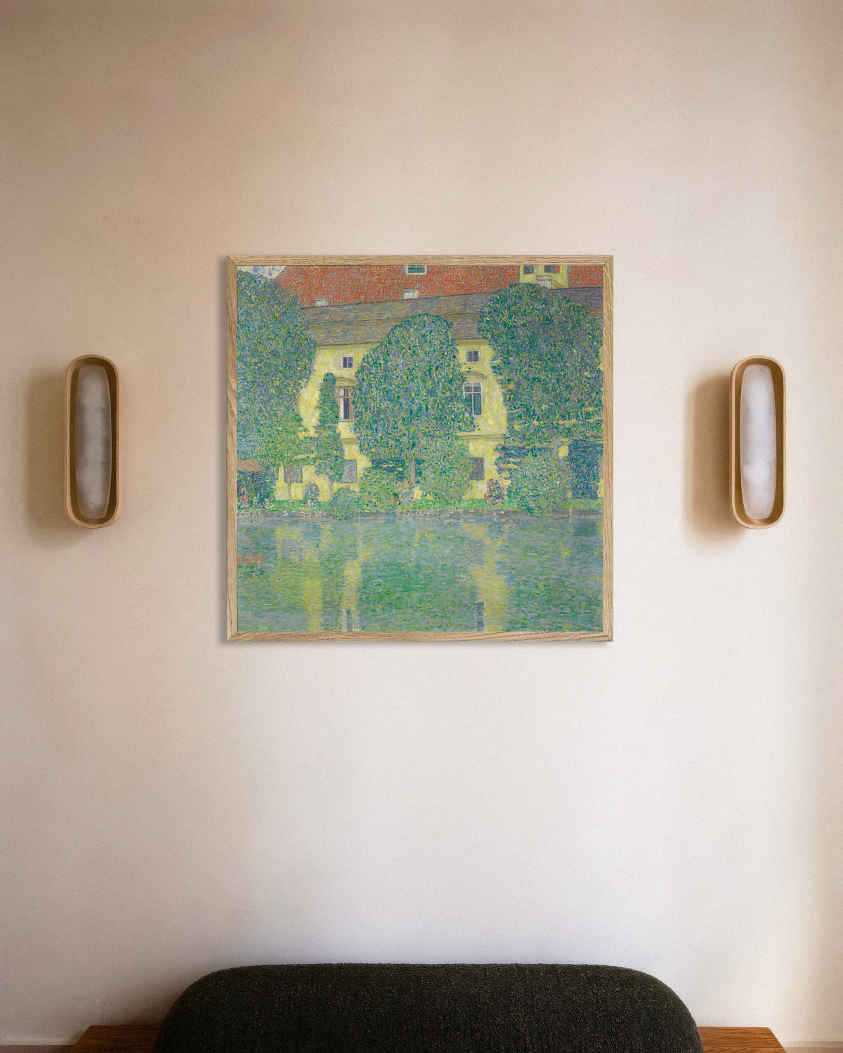 Poster av Schloss Kammer vid Attersee III (1910) av Gustav Klimt, med ram i naturträ