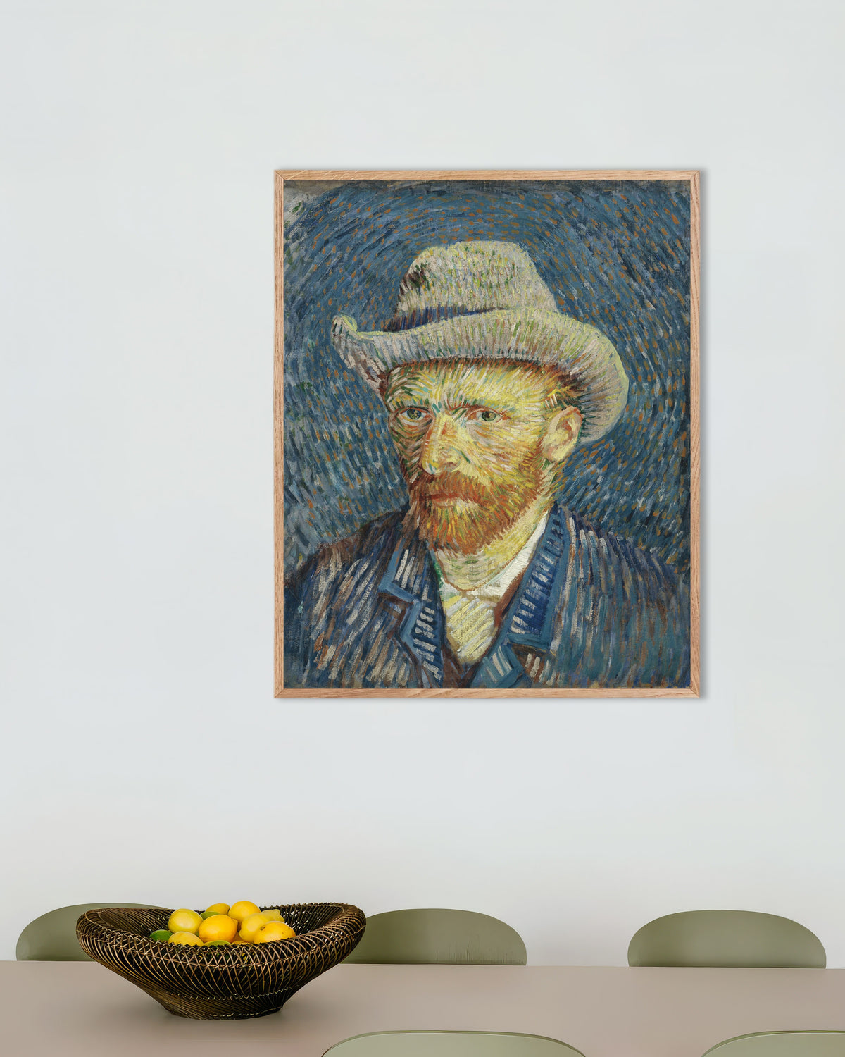 Poster av Självporträtt med grå filthatt (1887) av Vincent van Gogh, med ram av naturträ