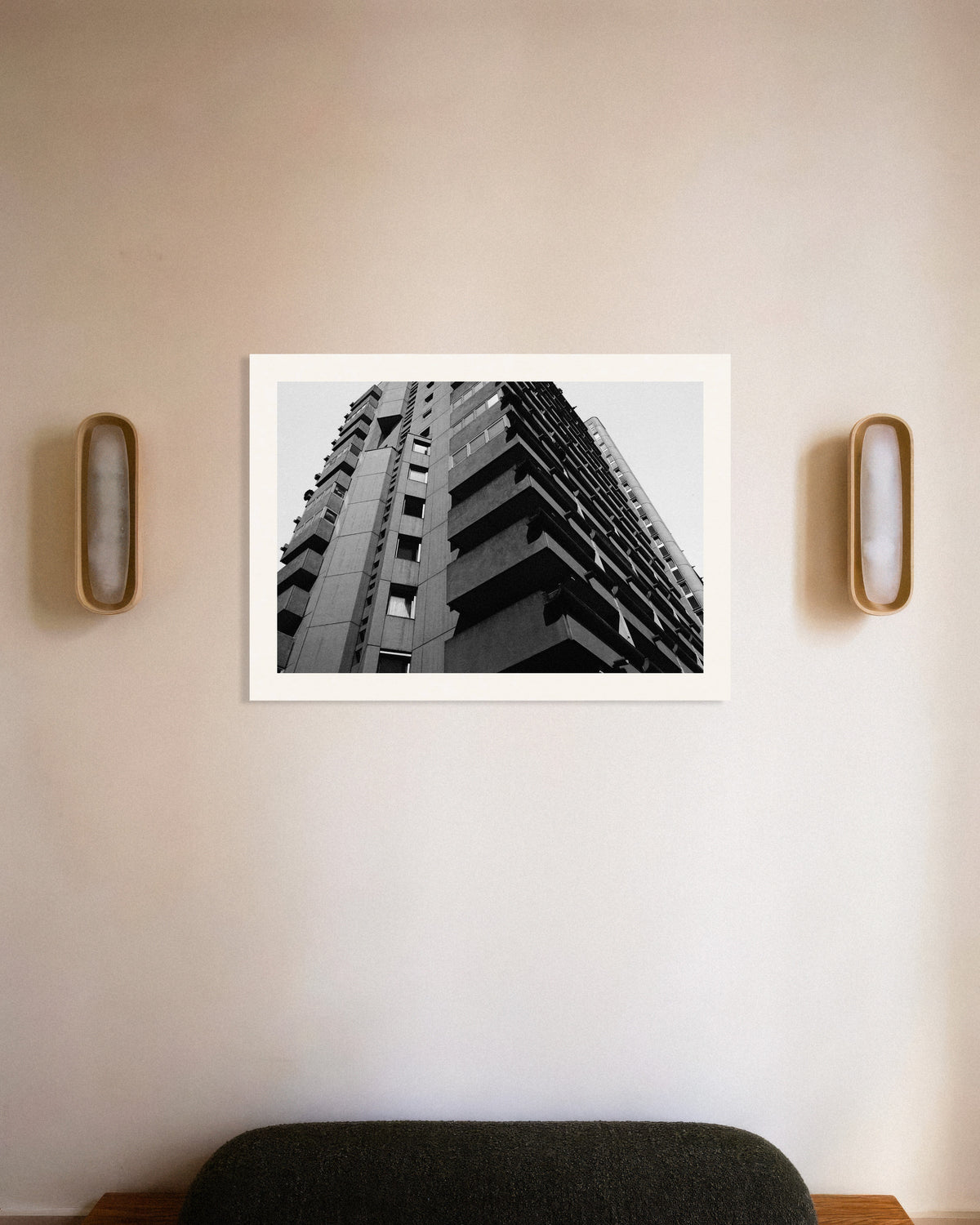 Poster ”Staplade betongbalkonger sedda underifrån”