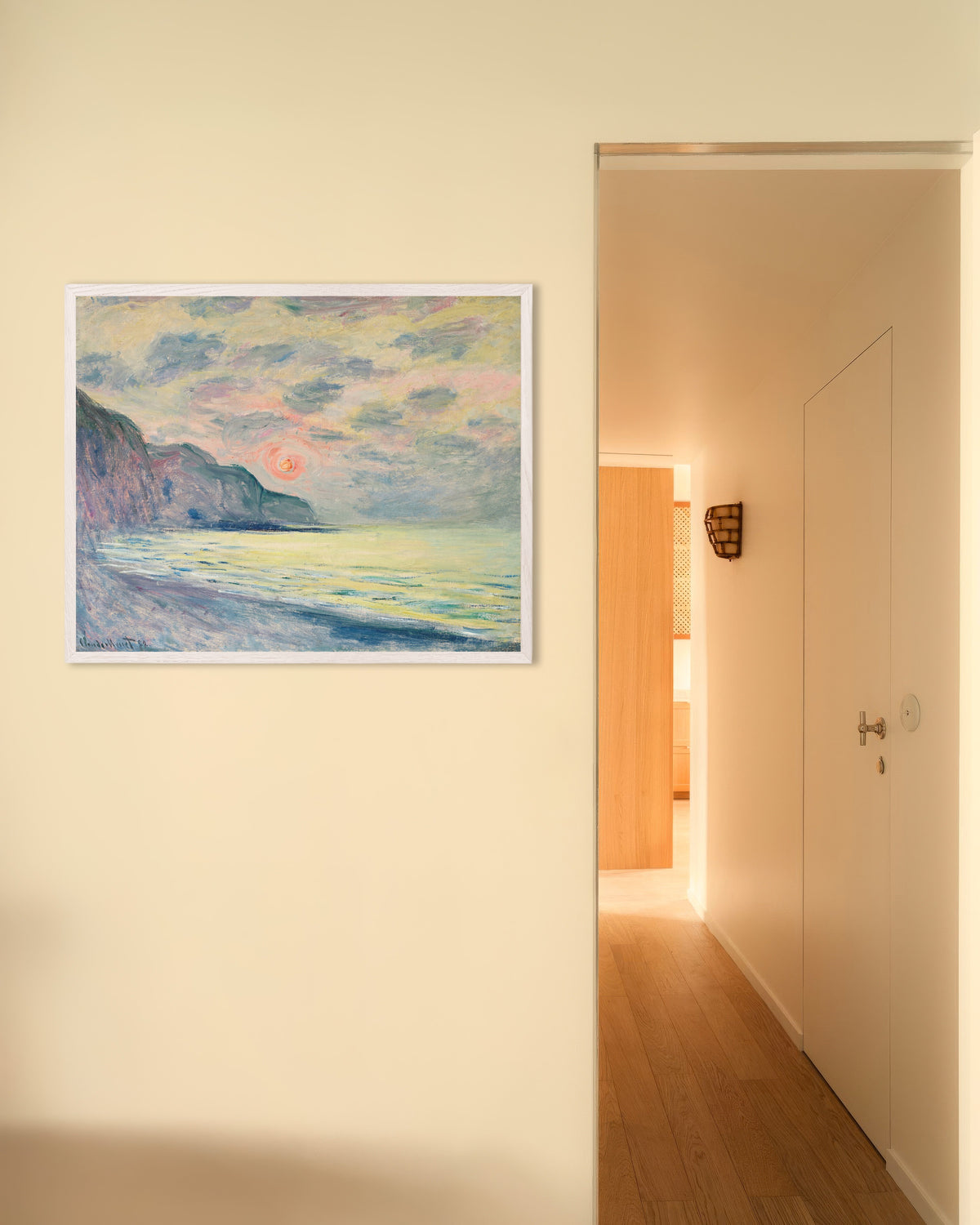 Poster Solnedgång i disigt väder, Pourville (1882) av Claude Monet med vit träram