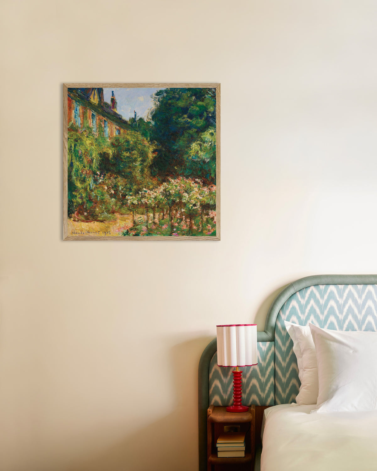 Poster Konstnärens hus i Giverny (1912) av Claude Monet med ram i naturträ