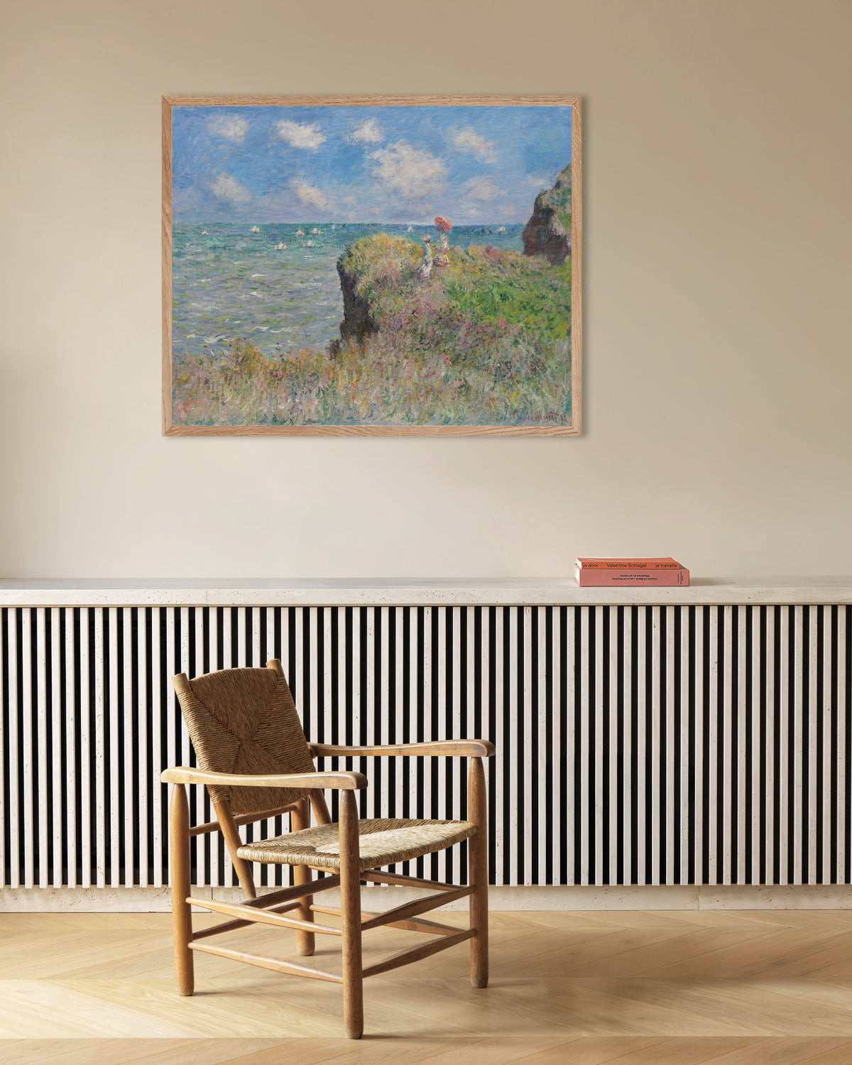 Poster Promenad på klippan vid Pourville (1882) av Claude Monet med ram i naturträ