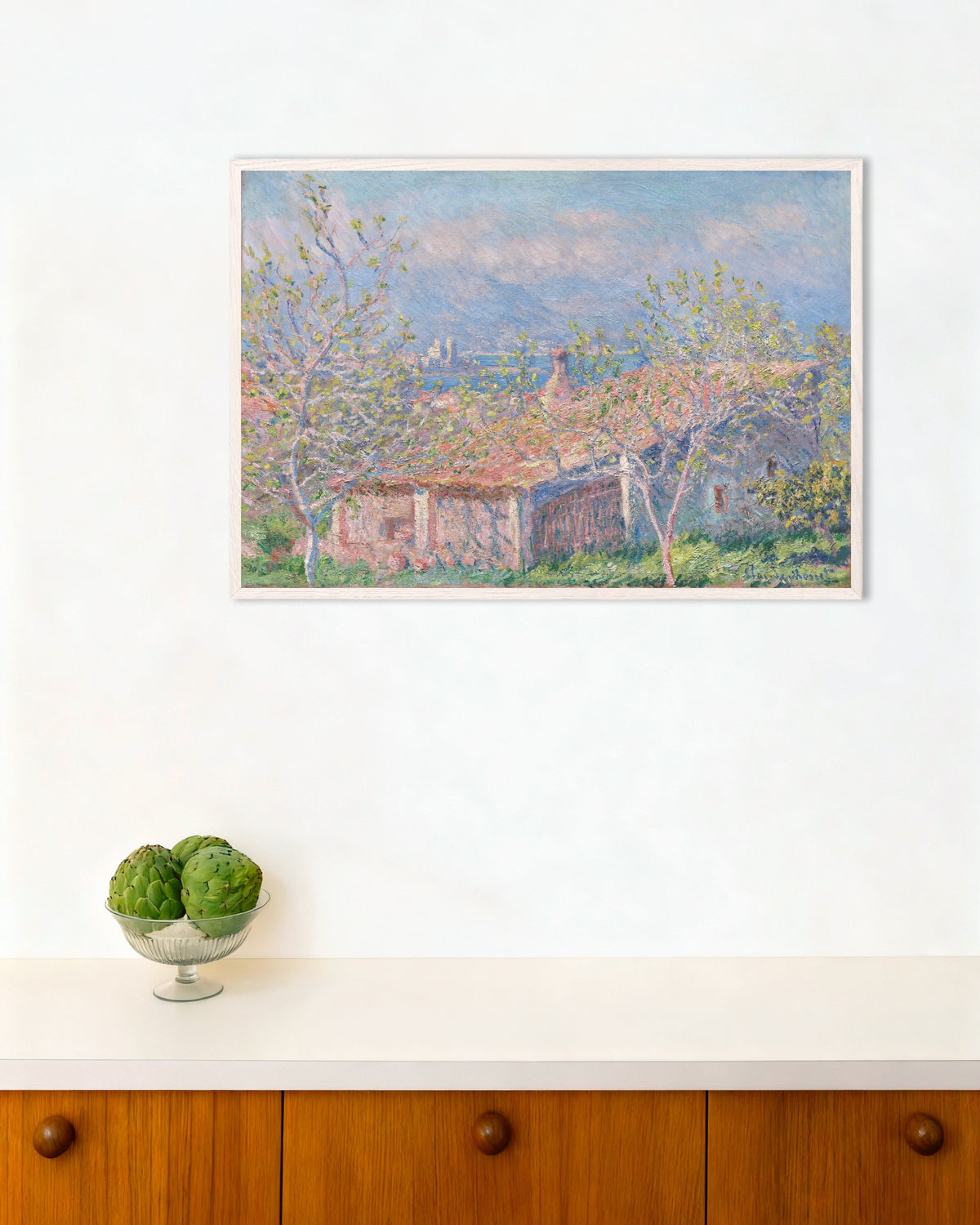 Poster Trädgårdsmästarens hus i Antibes (1888) av Claude Monet med vit träram
