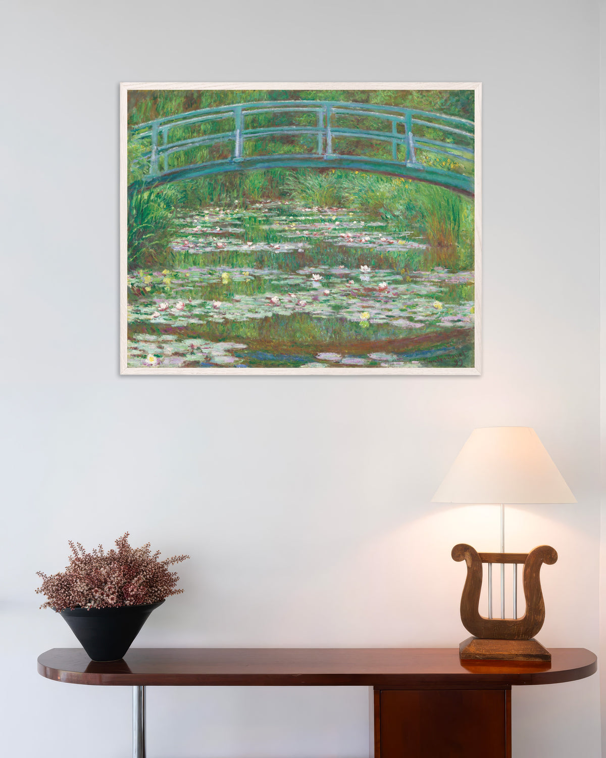 Poster Den japanska bron (1899) av Claude Monet med vit träram