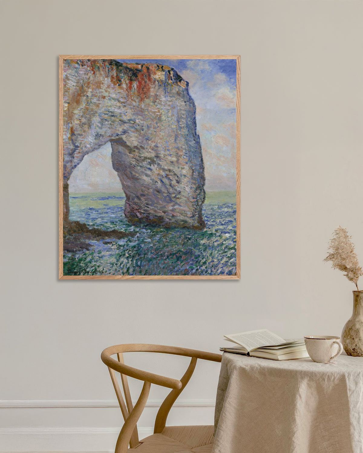 Poster Manneporte vid Étretat (1886) av Claude Monet med ram i naturträ