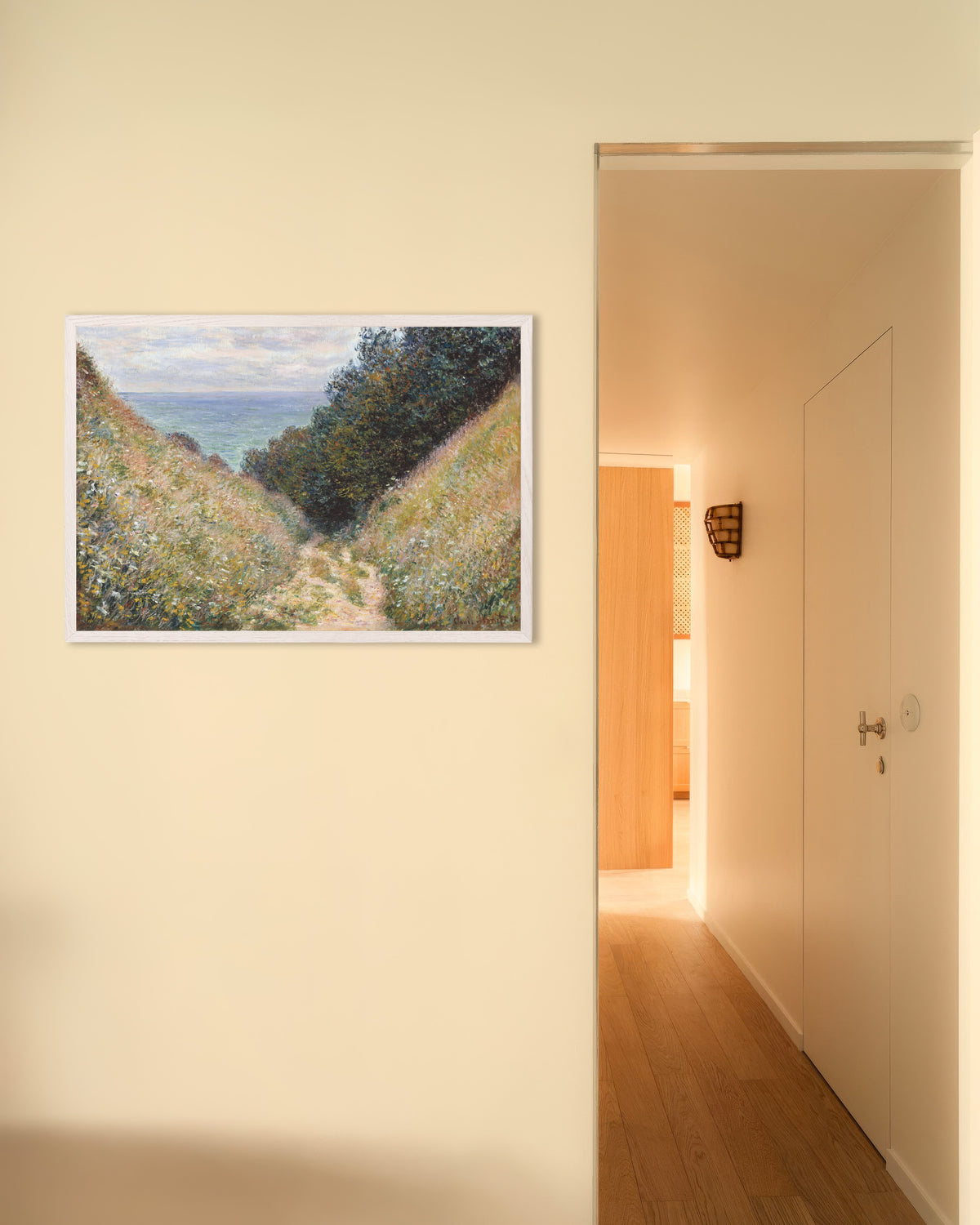 Poster Hålvägen vid La Cavée, Pourville (1882) av Claude Monet med vit träram