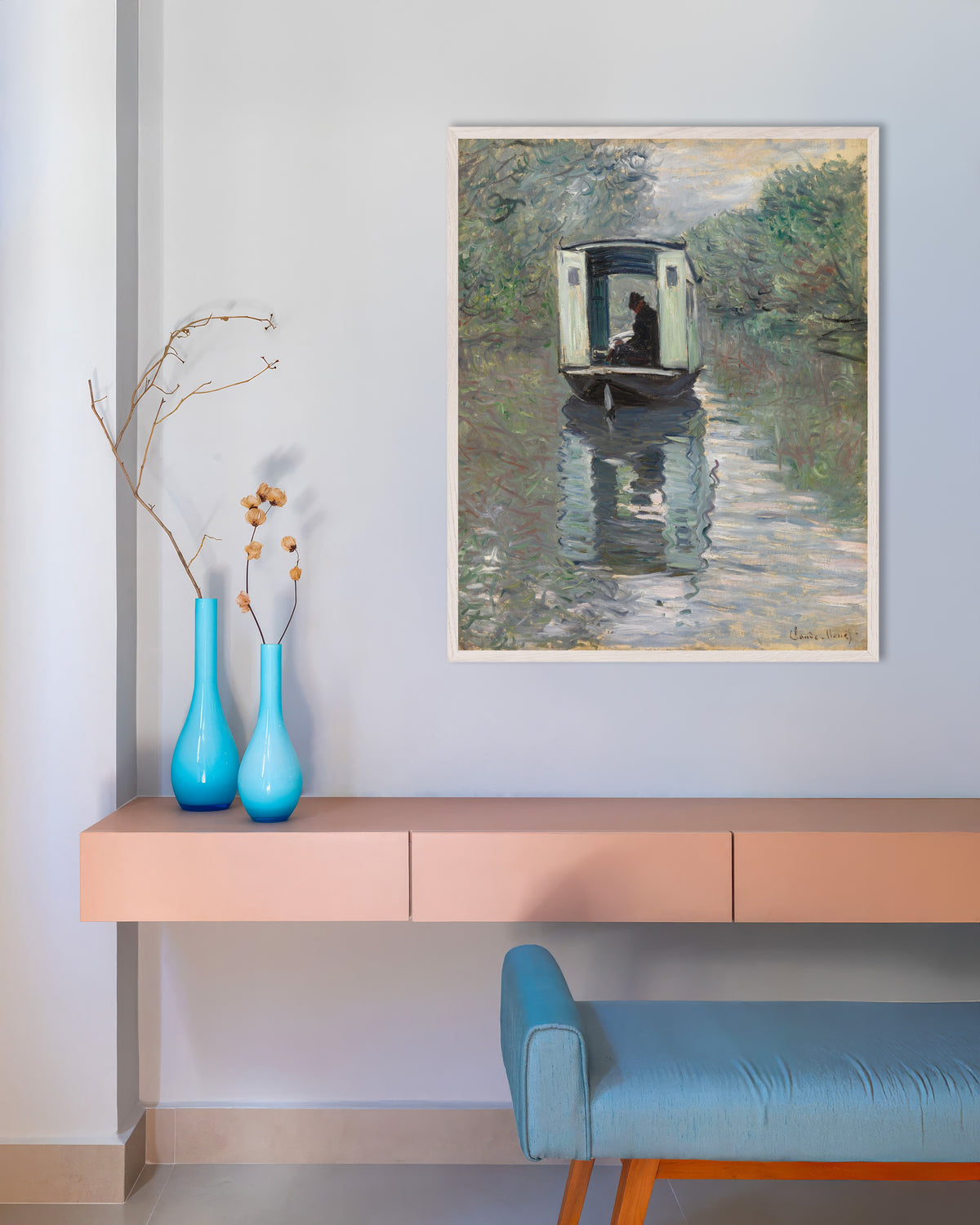 Poster Ateljébåten (1876) av Claude Monet med vit träram