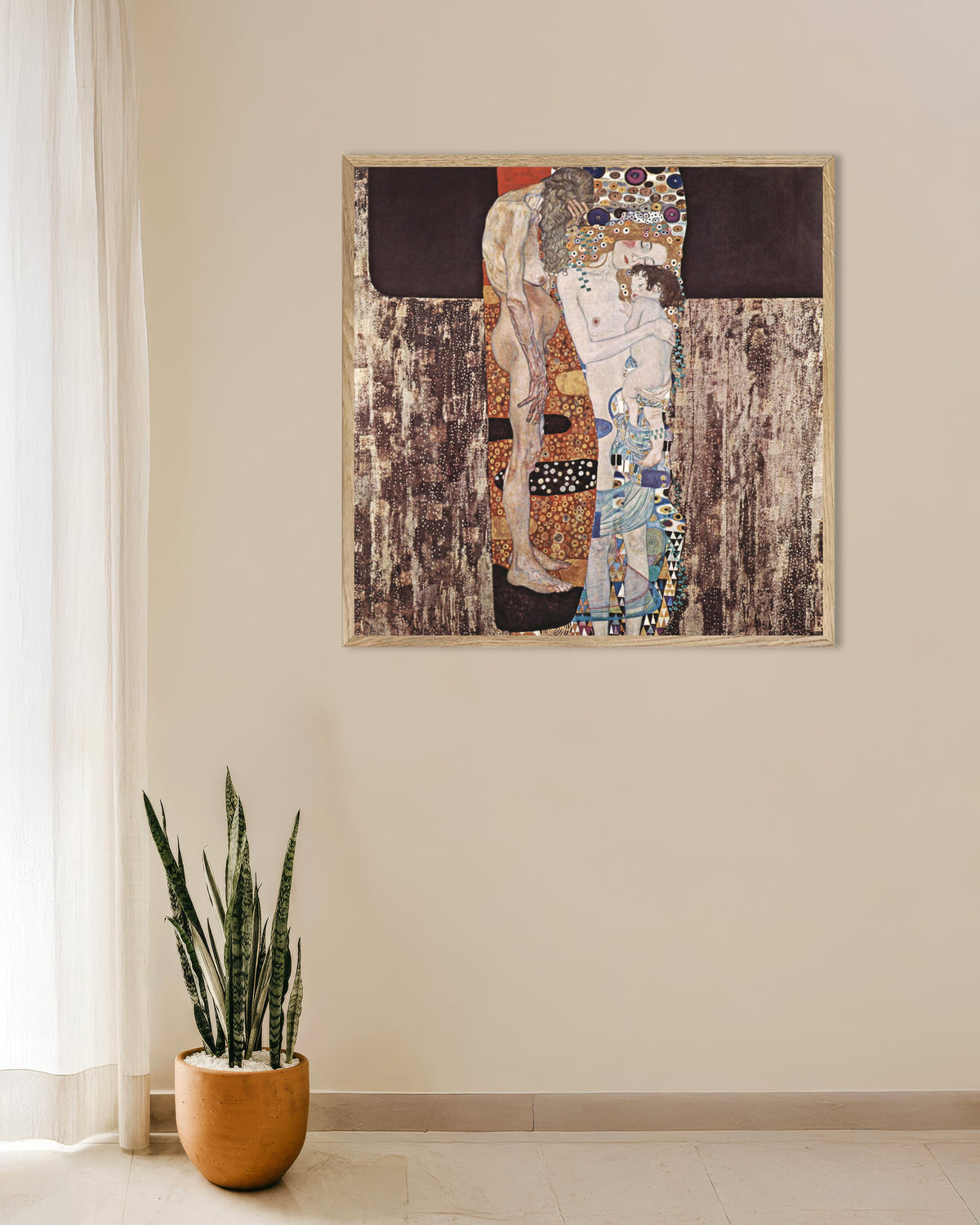 Poster Kvinnans tre åldrar (1905) av Gustav Klimt med ram i naturträ
