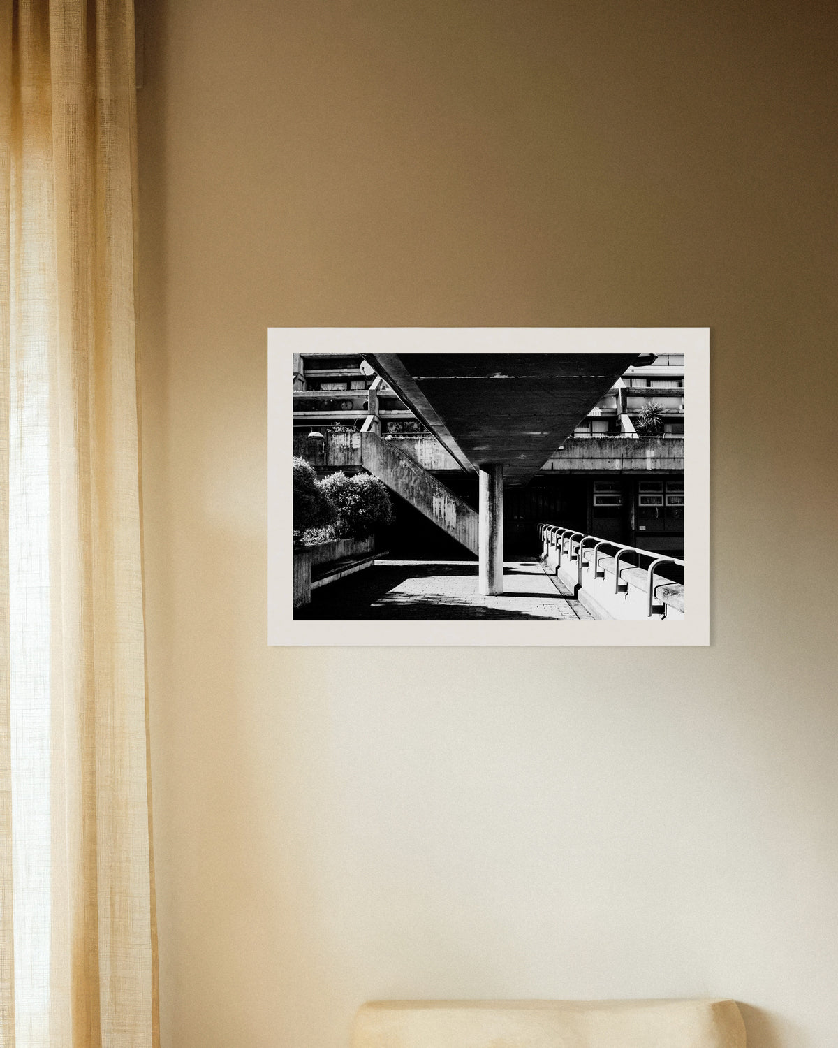 Poster ”Under betonggångbron”