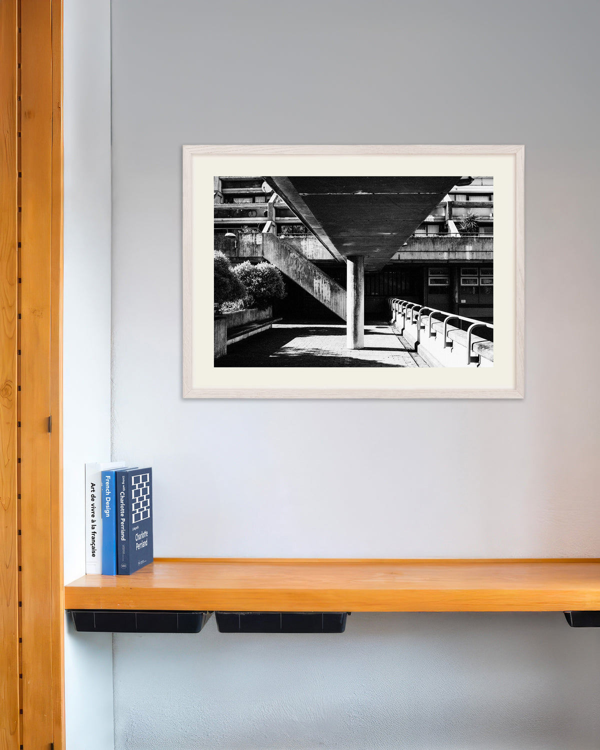 Poster ”Under betonggångbron”, med vit träram