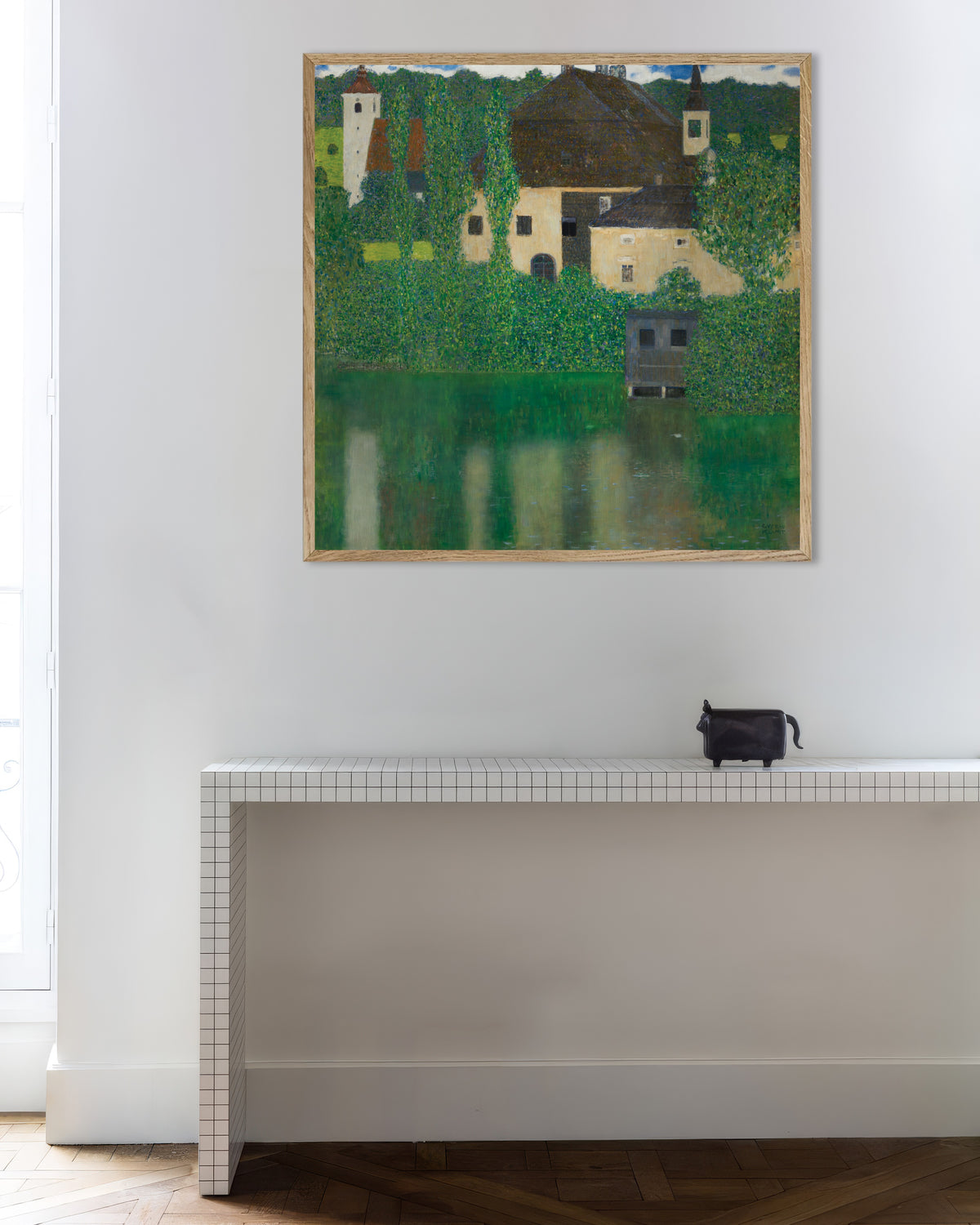 Poster av Vattenslottet (1908–1909) av Gustav Klimt, med ram i naturträ