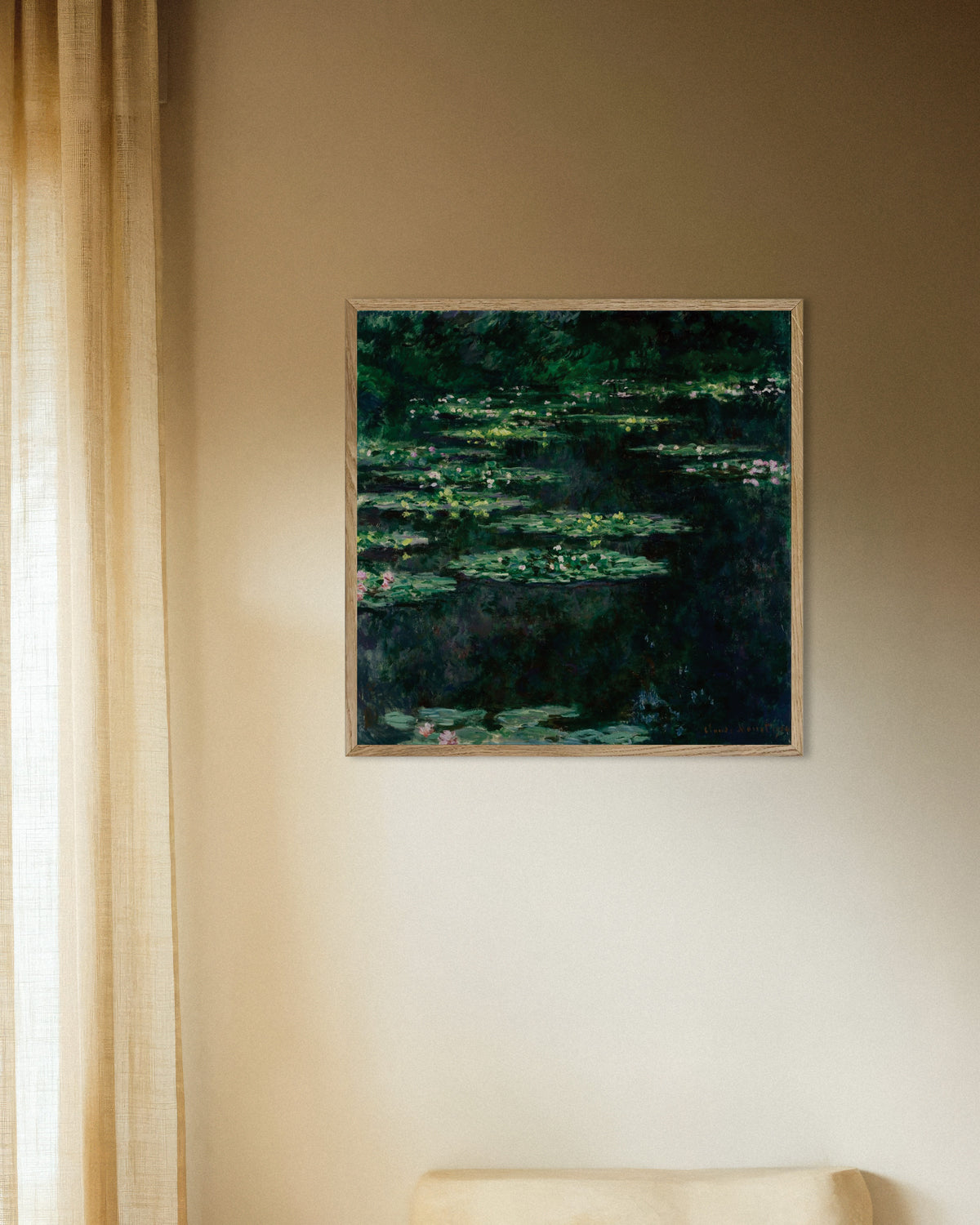 Poster Näckrosor (1904) av Claude Monet med ram i naturträ