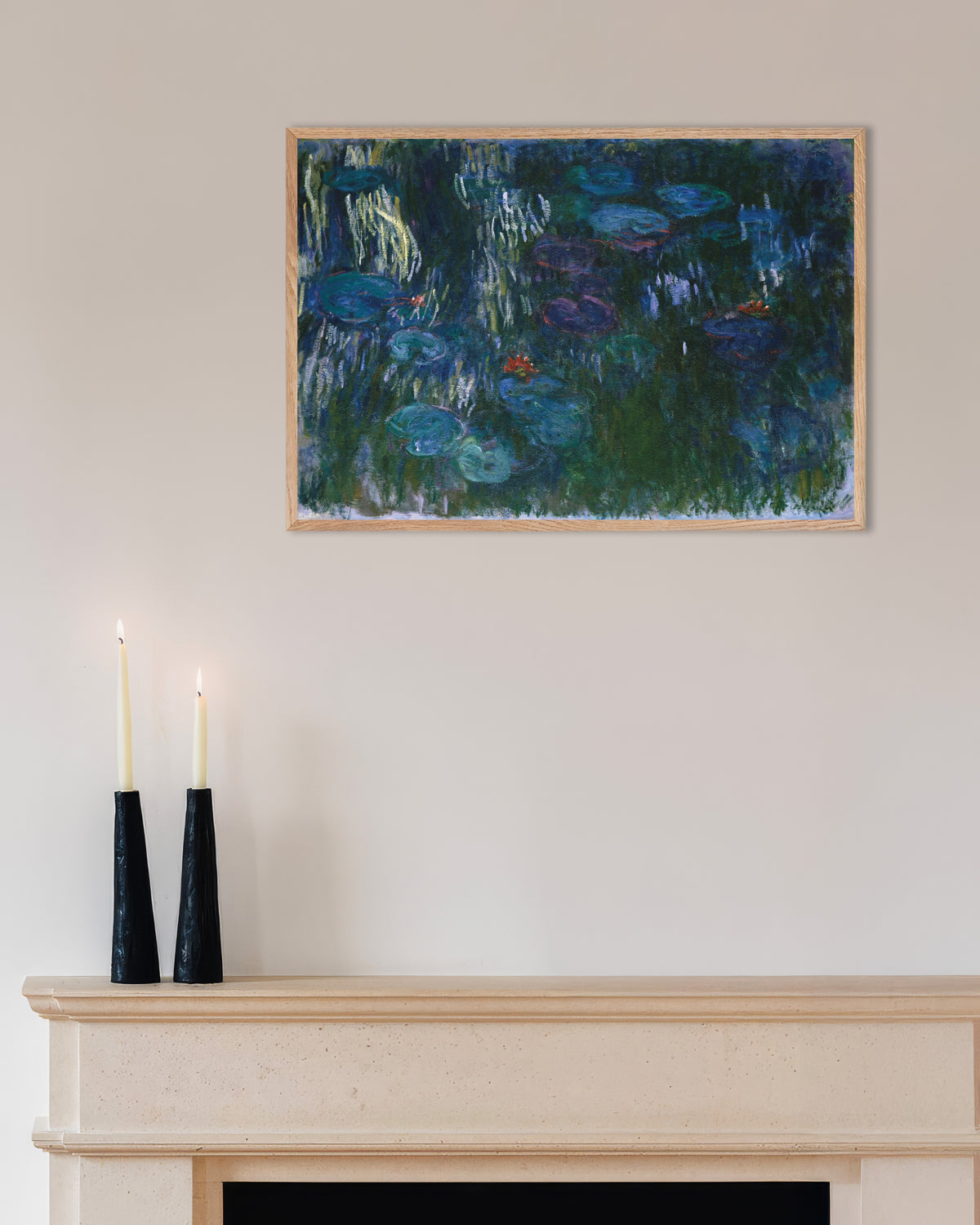 Poster Näckrosor (1916–1919) av Claude Monet med ram i naturträ