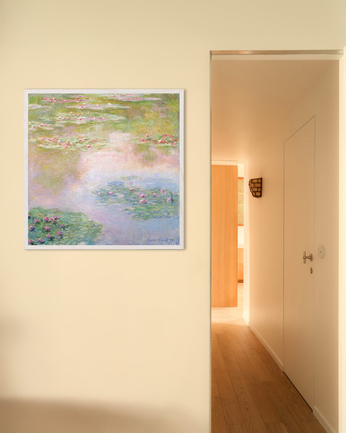 Poster Näckrosor, rosa speglingar (1907) av Claude Monet med vit träram